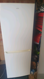logik fridge freezer lfc152w16